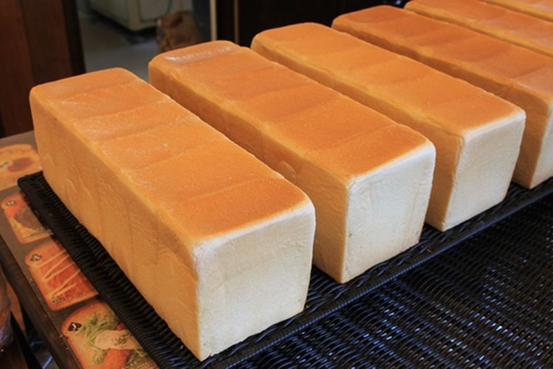 長時間低温で熟成させ、小麦の甘味・香りを引き出した「香熟食パン」